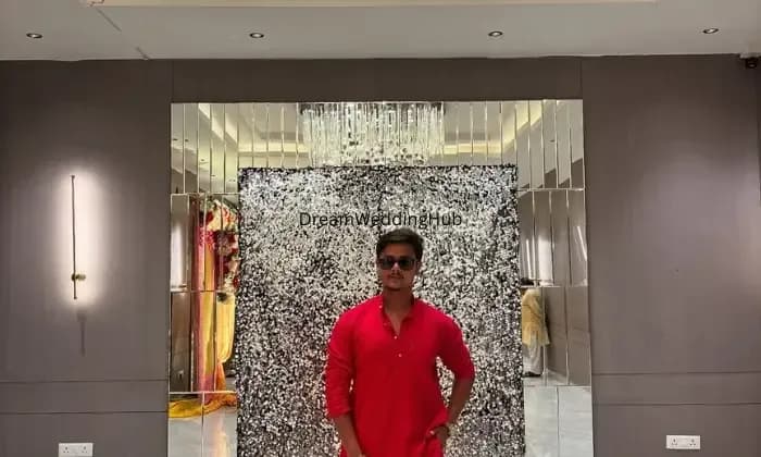 AVK here Anchor vivek